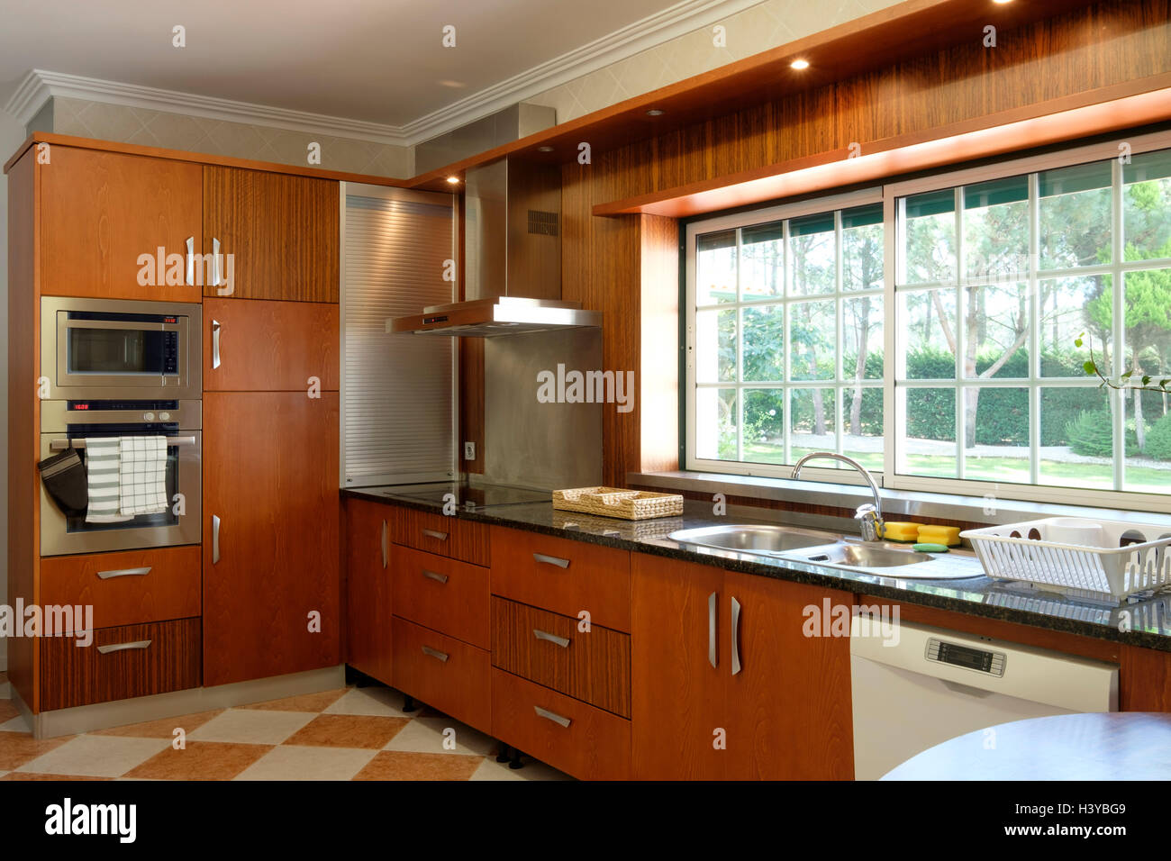 Cozinha Moderna Com Arm Rios De Madeira Interior Foto Imagem De Cozinha Moderna Com Arm Rios De Madeira Interior Foto Imagem De