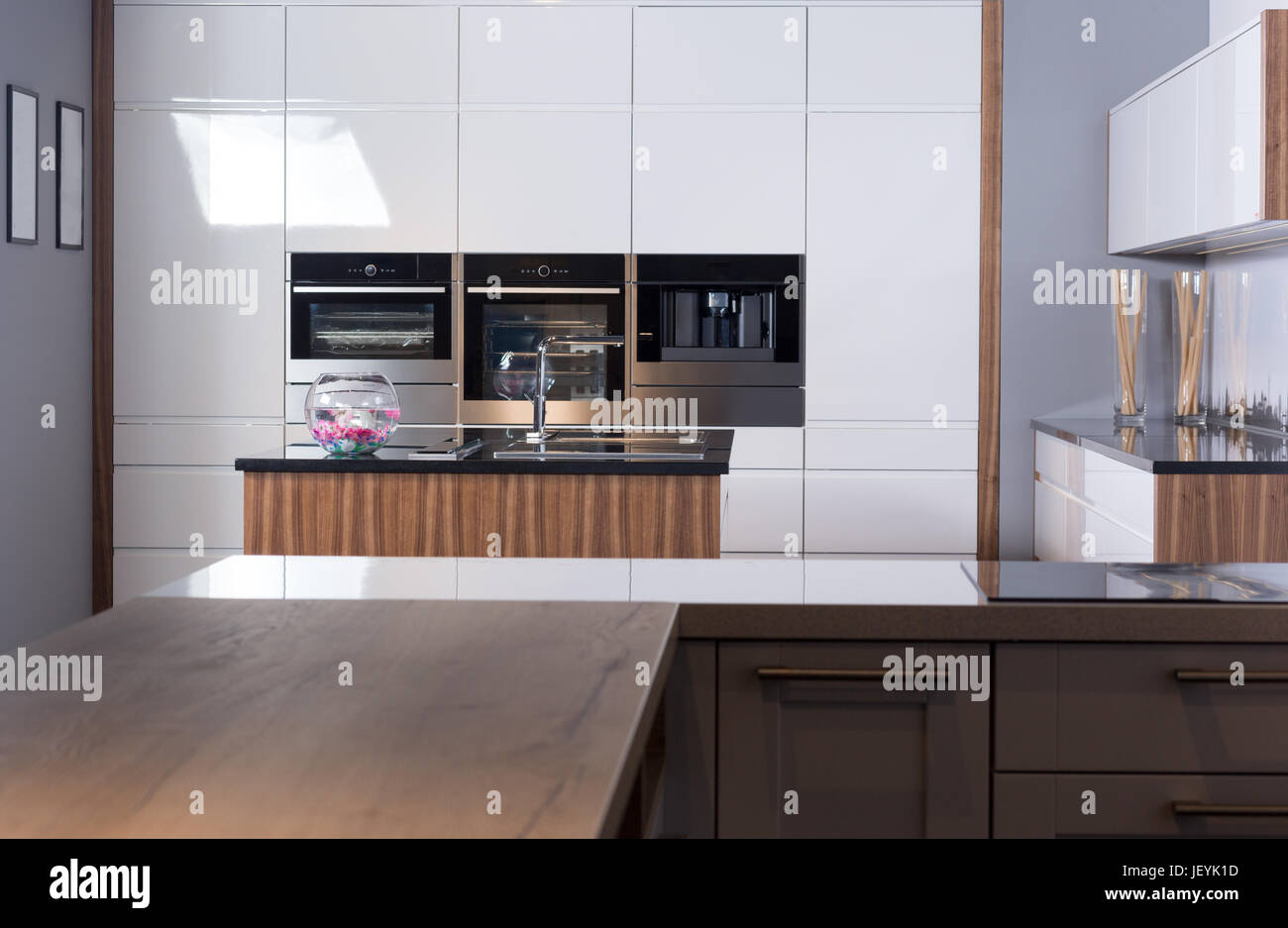 Ideia De Cozinha Minimalista Cozinha Moderna Com Um Undermount Pia Ideia De Cozinha Minimalista Cozinha Moderna Com Um Undermount Pia