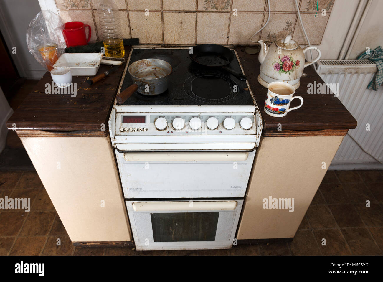 Dirty Cooker Fotos Dirty Cooker Imagens De Stock Alamy Dirty Cooker Fotos Dirty Cooker Imagens De Stock Alamy